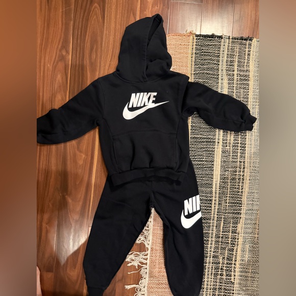 Little Boys Long Sleeve Club Fleece Graphic Hoodie and Jogger Pants Set size 6 - Picture 3 of 3
